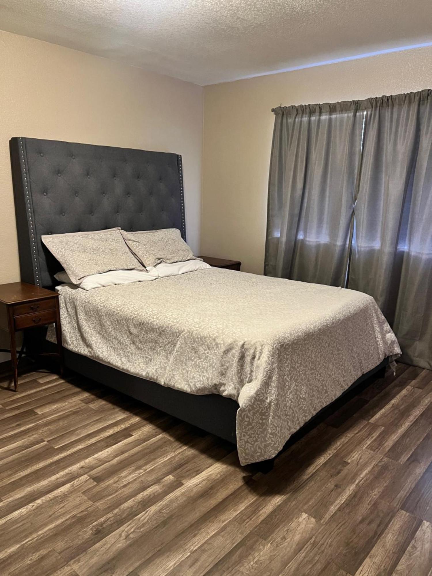Quiet 1bed,1bath With Free Parking Apartment
