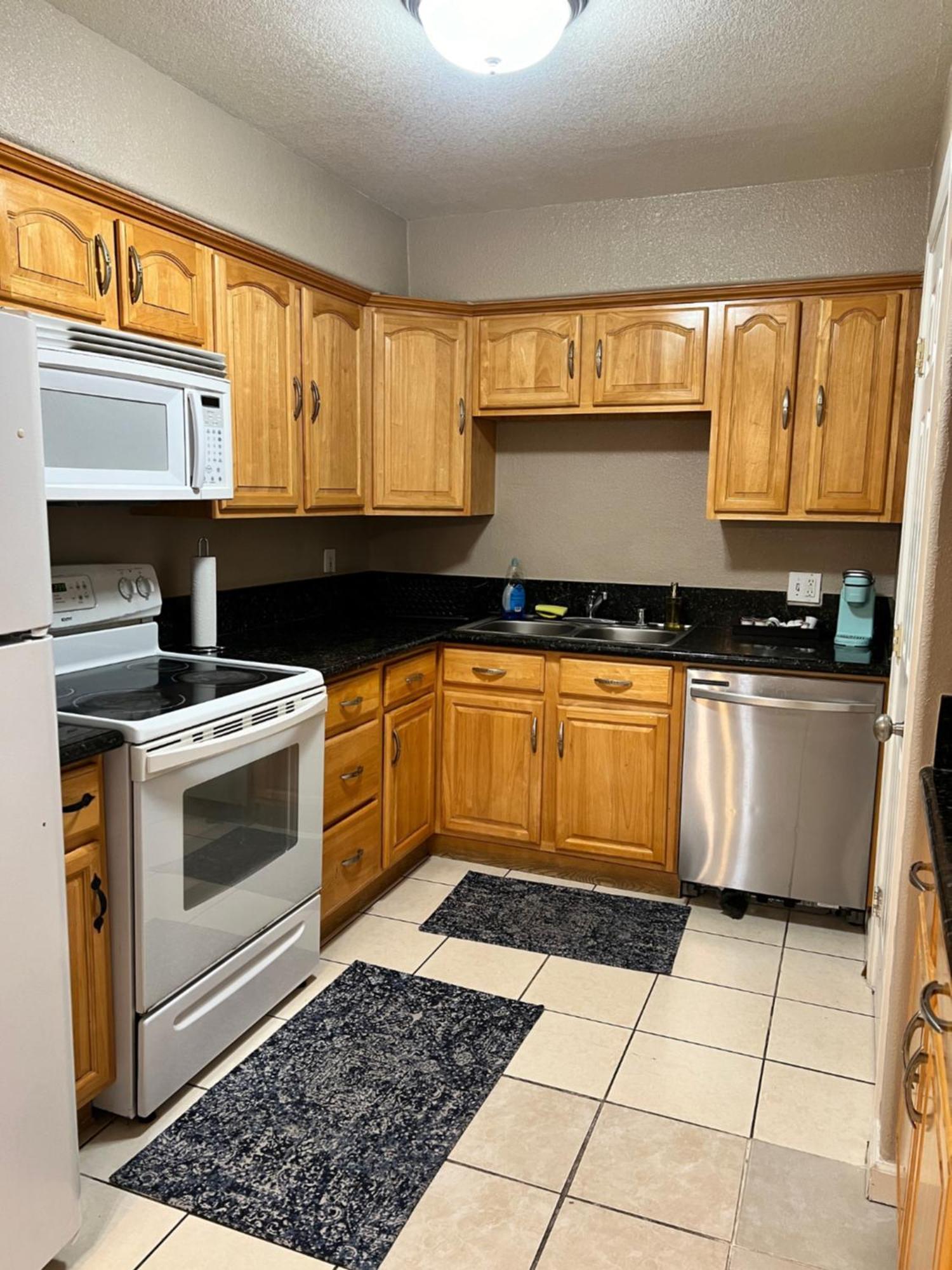 Quiet 1bed,1bath With Free Parking Apartment