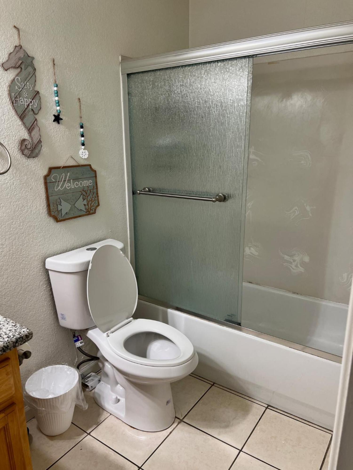 Apartment Quiet 1bed,1bath With Free Parking *