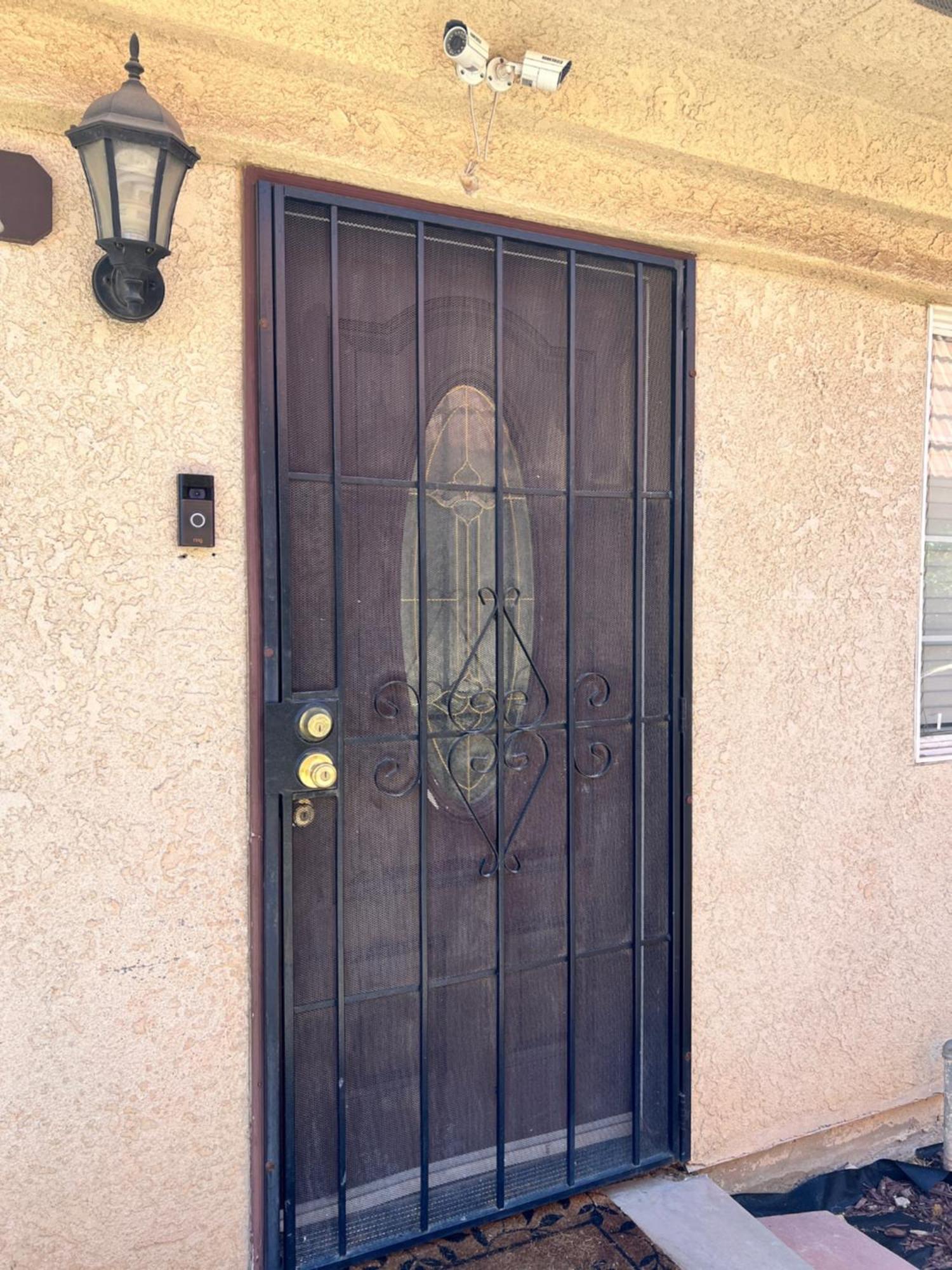 Apartment Quiet 1bed,1bath With Free Parking *